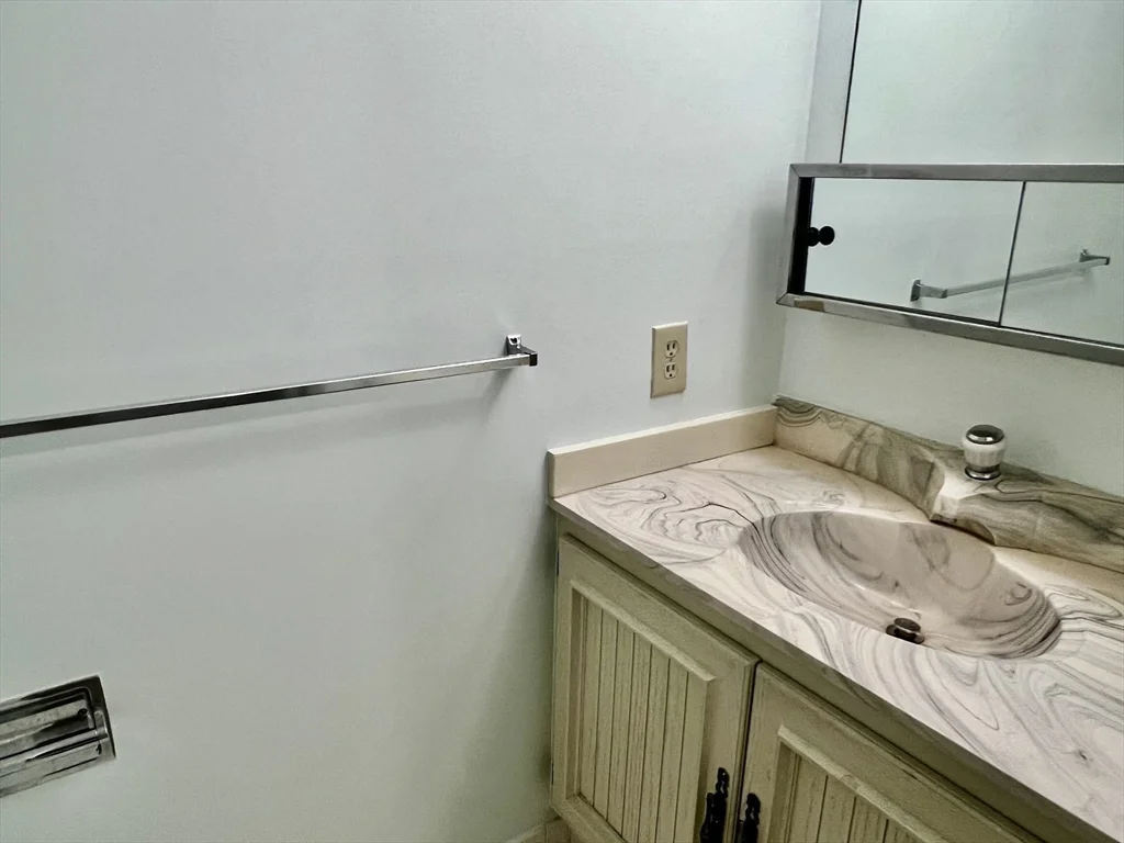 2 bed, 1 bath apartment for rent at 404 Paradise Rd Unit PhJ, Swampscott — photo 22 of 30
