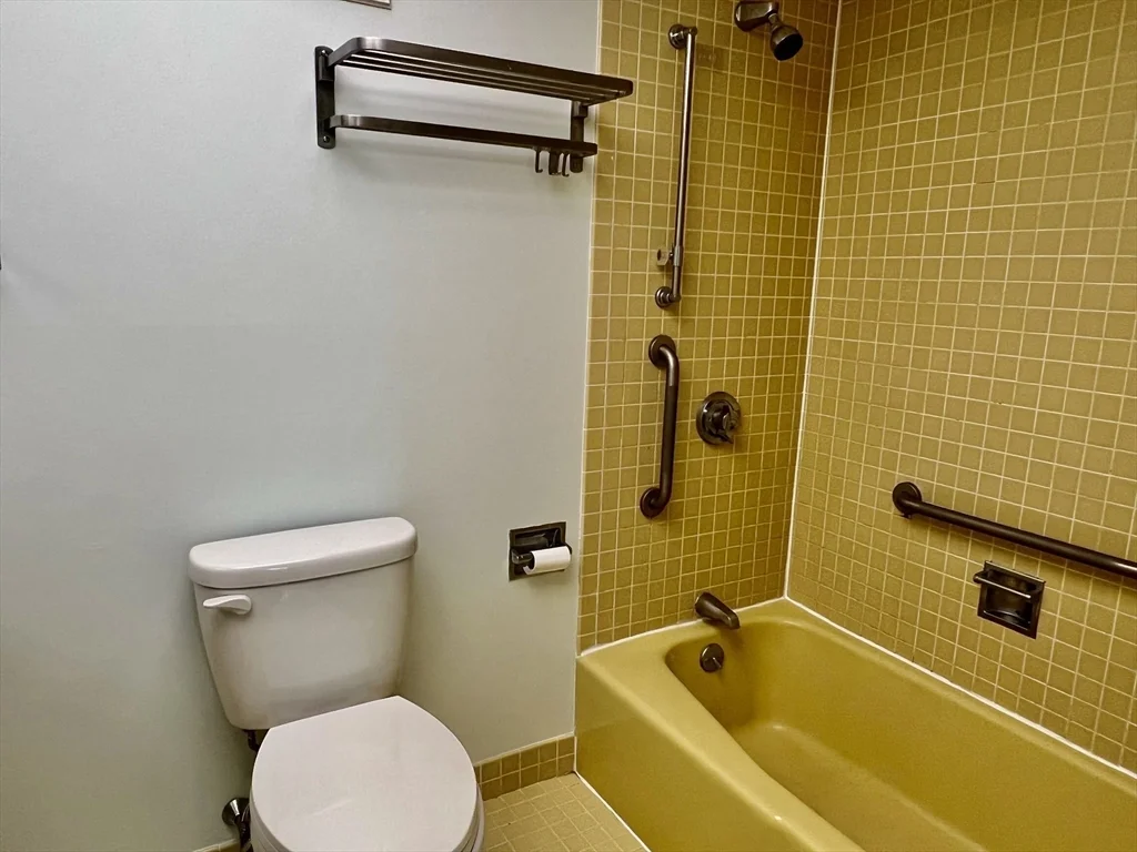 2 bed, 1 bath apartment for rent at 404 Paradise Rd Unit PhJ, Swampscott — photo 21 of 30