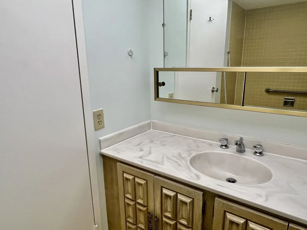 2 bed, 1 bath apartment for rent at 404 Paradise Rd Unit PhJ, Swampscott — photo 25 of 30