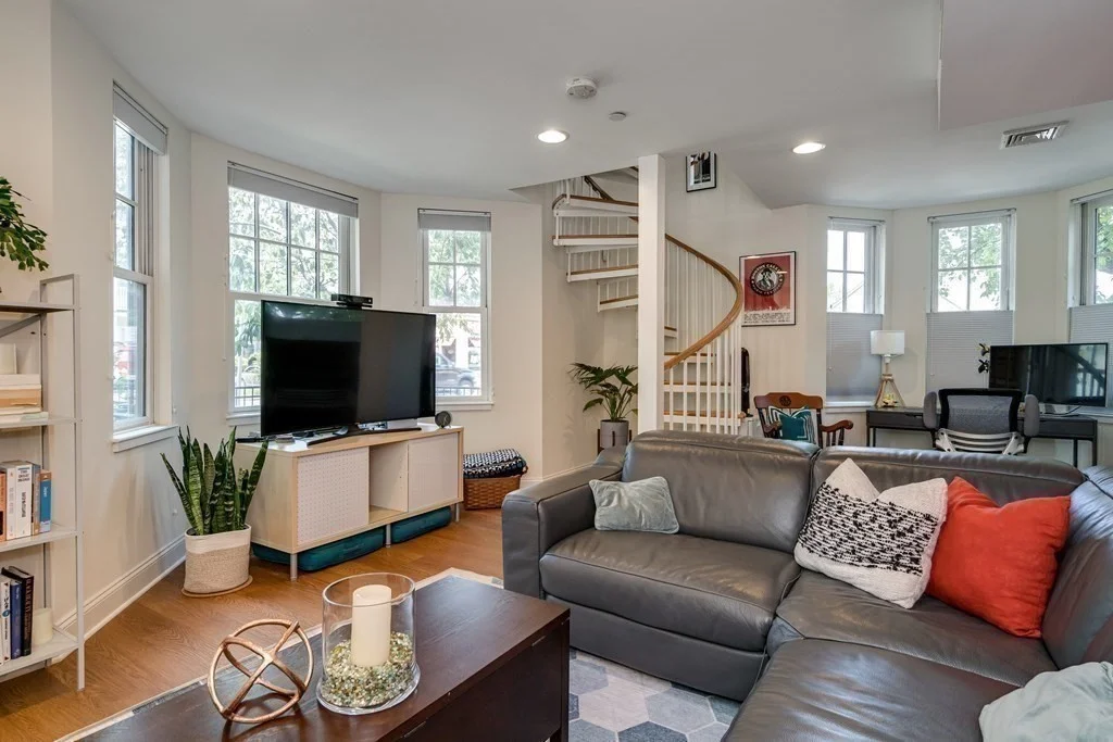 2 bed, 2 bath apartment for rent at 4040 Washington St Unit 1, Roslindale — photo 4 of 42