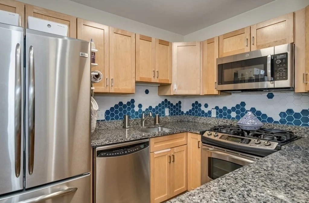 2 bed, 2 bath apartment for rent at 4040 Washington St Unit 1A, Roslindale — photo 1 of 16
