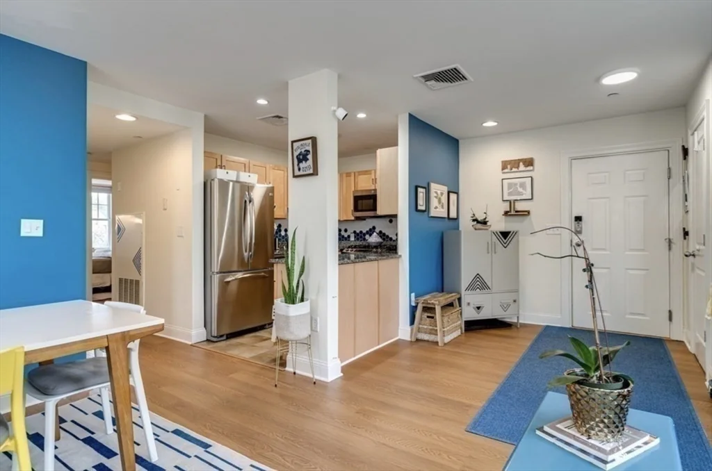 2 bed, 2 bath apartment for rent at 4040 Washington St Unit 1A, Roslindale — photo 4 of 16