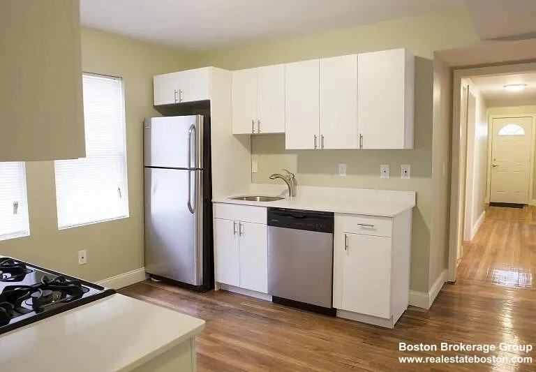3 bed, 1 bath apartment for rent at 4043 Washington St Unit 2, Jamaica Plain — photo 2 of 8