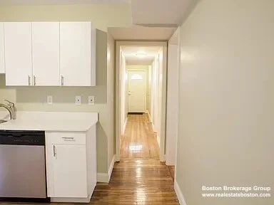 3 bed, 1 bath apartment for rent at 4043 Washington St Unit 2, Jamaica Plain — photo 3 of 8