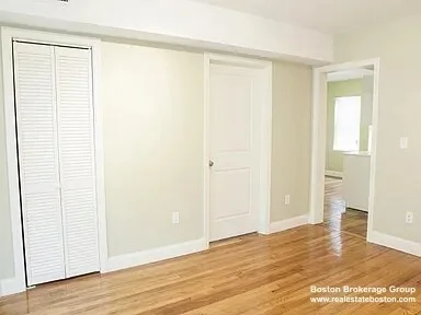 3 bed, 1 bath apartment for rent at 4043 Washington St Unit 2, Jamaica Plain — photo 4 of 8