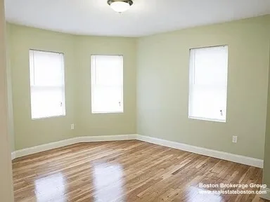 3 bed, 1 bath apartment for rent at 4043 Washington St Unit 2, Jamaica Plain — photo 5 of 8