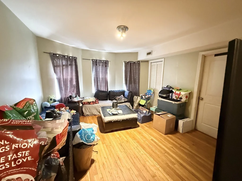 3 bed, 1 bath apartment for rent at 4043 Washington St Unit 3, Jamaica Plain — photo 6 of 11