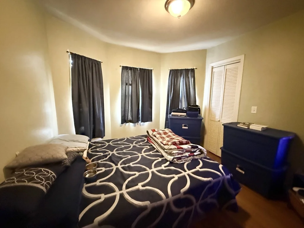 3 bed, 1 bath apartment for rent at 4043 Washington St Unit 3, Jamaica Plain — photo 9 of 11