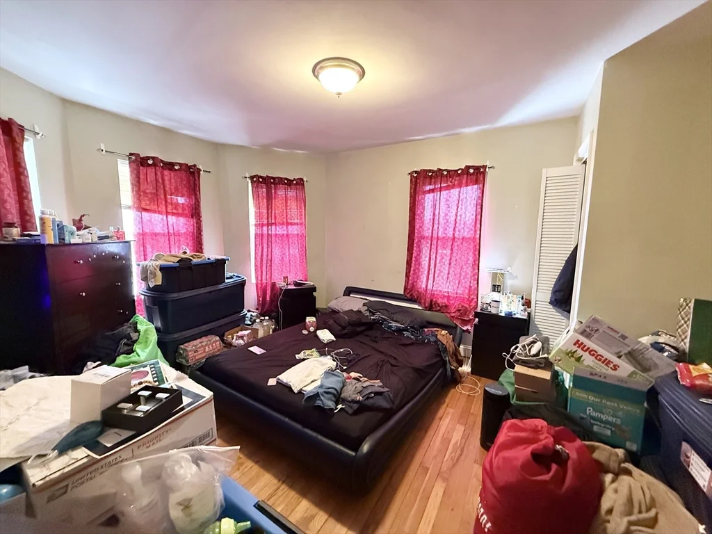 3 bed, 1 bath apartment for rent at 4043 Washington St Unit 3, Jamaica Plain — photo 4 of 11