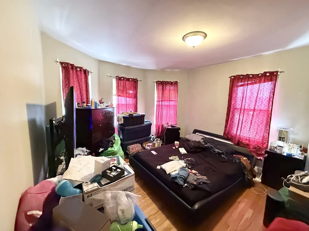 3 bed, 1 bath apartment for rent at 4043 Washington St Unit 3, Jamaica Plain — photo 3 of 11