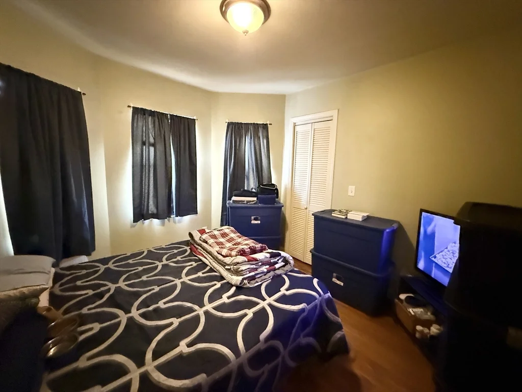 3 bed, 1 bath apartment for rent at 4043 Washington St Unit 3, Jamaica Plain — photo 8 of 11