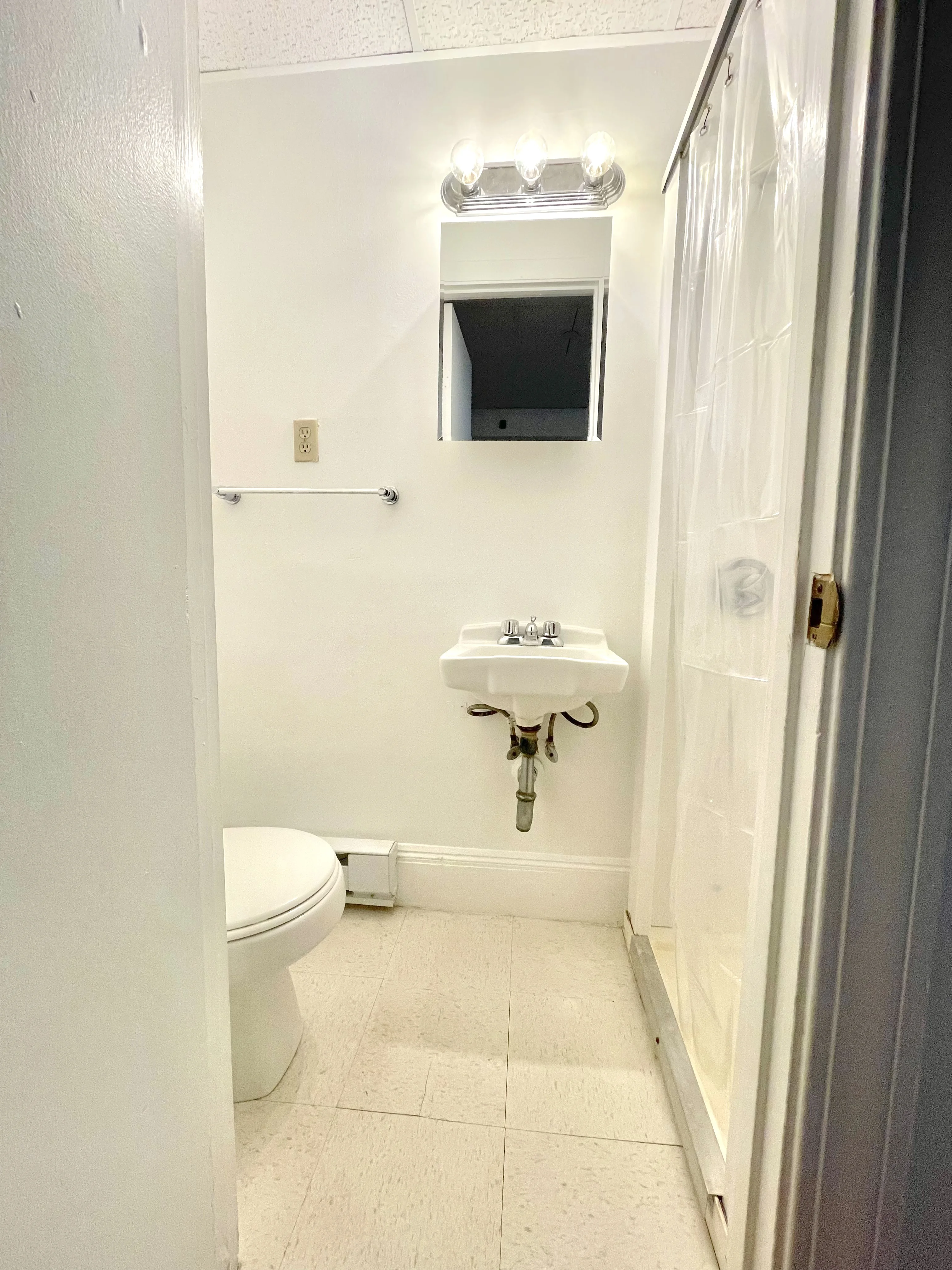 Studio bed, 1 bath apartment for rent at 405 Beacon St Unit 1A, Back Bay — photo 4 of 5