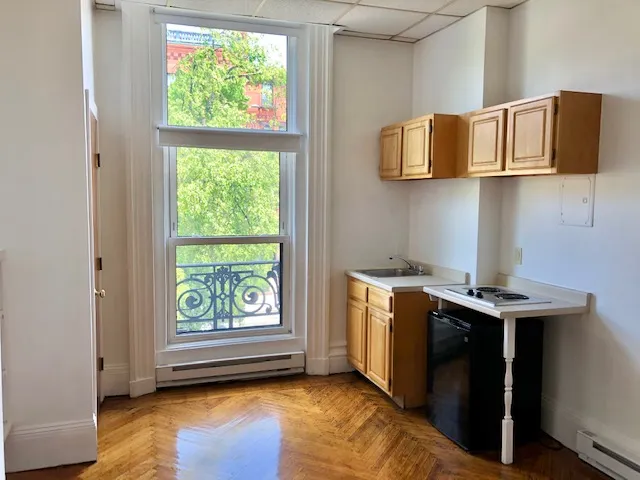 Studio bed, 1 bath apartment for rent at 405 Beacon St Unit 6, Back Bay — photo 3 of 7