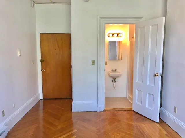 Studio bed, 1 bath apartment for rent at 405 Beacon St Unit 6, Back Bay — photo 4 of 7
