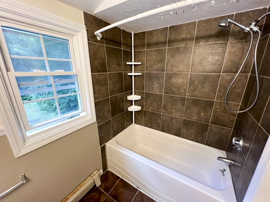 5 bed, 2 bath apartment for rent at 405 Cherry St, Bridgewater — photo 24 of 30