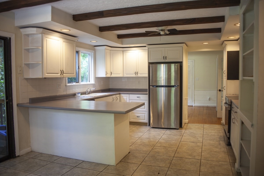 5 bed, 2 bath apartment for rent at 405 Cherry St, Bridgewater — photo 5 of 30