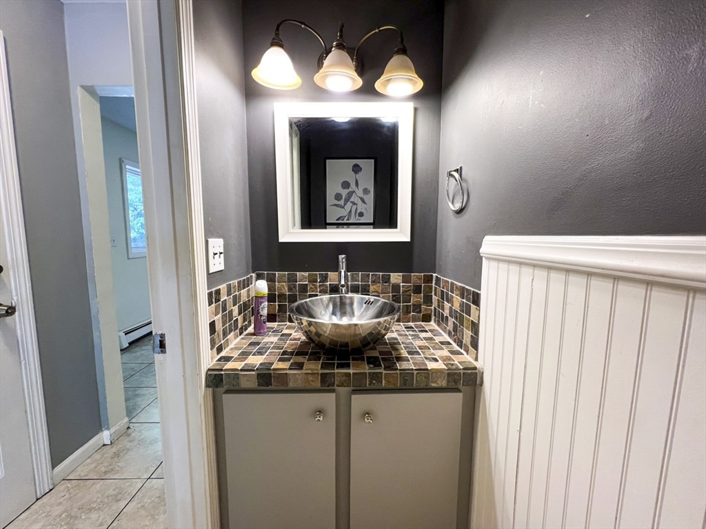 5 bed, 2 bath apartment for rent at 405 Cherry St, Bridgewater — photo 11 of 30