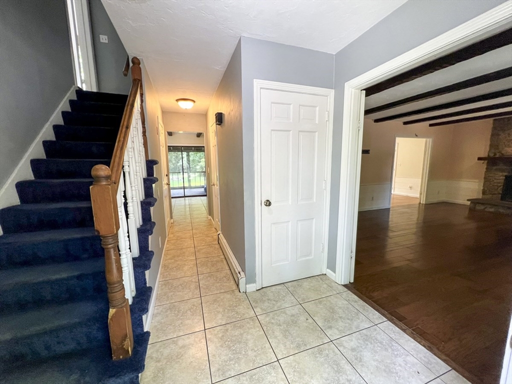 5 bed, 2 bath apartment for rent at 405 Cherry St, Bridgewater — photo 2 of 30