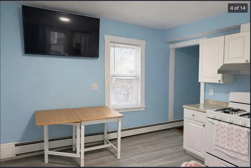 2 bed, 1 bath apartment for rent at 405 Lakeview Ave Unit 2, Lowell — photo 4 of 14