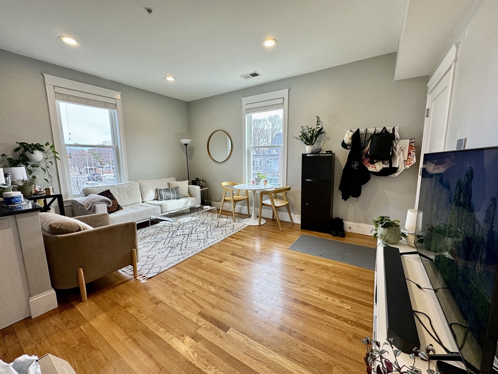 1 bed, 1 bath apartment for rent at 405 South Huntington Ave Unit 2R, Jamaica Plain — photo 3 of 20