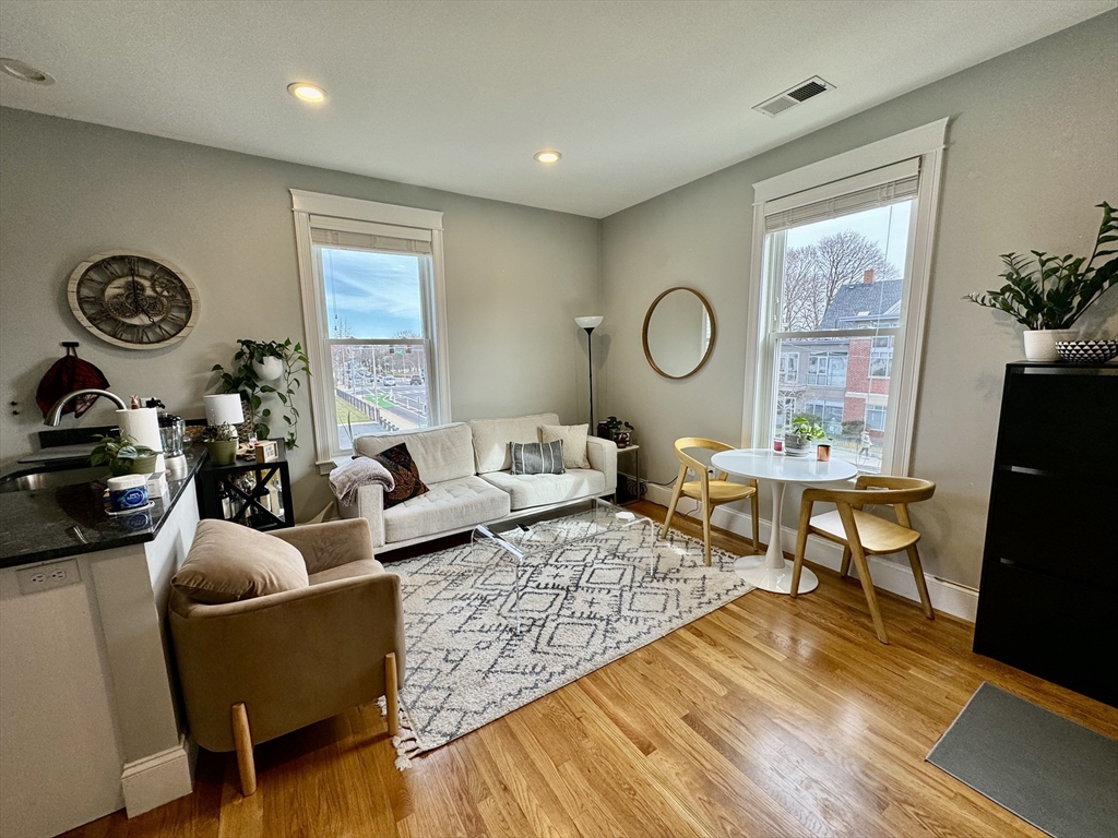 1 bed, 1 bath apartment for rent at 405 South Huntington Ave Unit 2R, Jamaica Plain — photo 2 of 20
