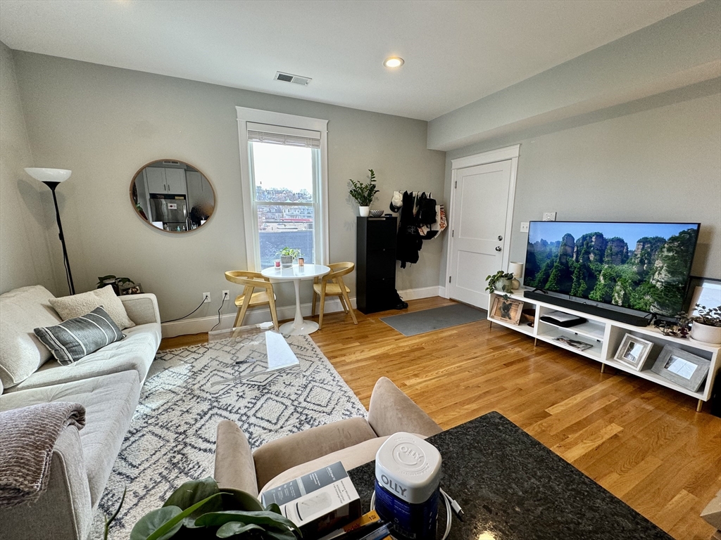 1 bed, 1 bath apartment for rent at 405 South Huntington Ave Unit 2R, Jamaica Plain — photo 4 of 20