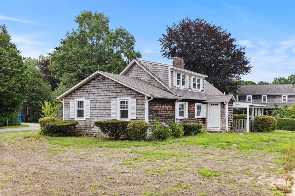 5 bed, 2 bath apartment for rent at 405 Sandwich Rd, East Falmouth — photo 2 of 7
