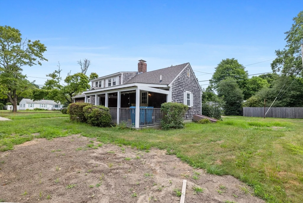 5 bed, 2 bath apartment for rent at 405 Sandwich Rd, East Falmouth — photo 6 of 7