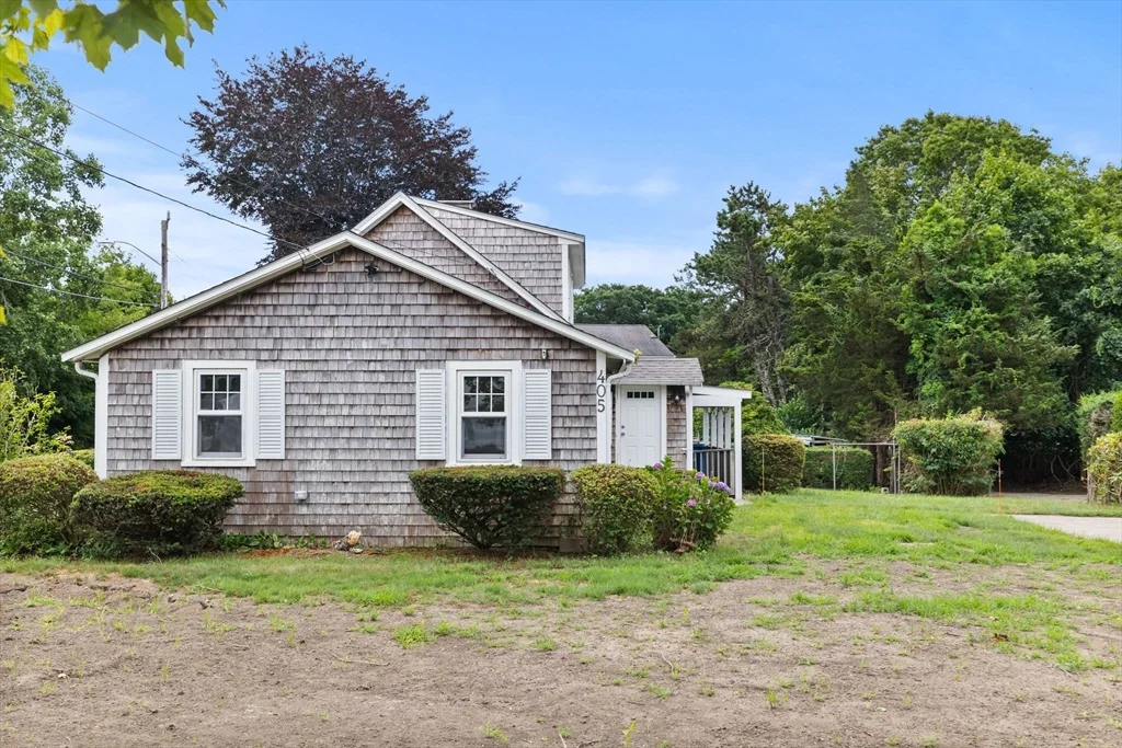 5 bed, 2 bath apartment for rent at 405 Sandwich Rd, East Falmouth — photo 5 of 7