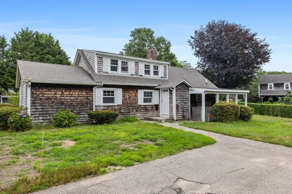 5 bed, 2 bath apartment for rent at 405 Sandwich Rd, East Falmouth — photo 1 of 7