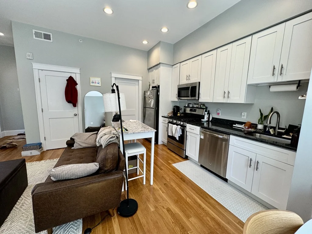 Studio bed, 1 bath apartment for rent at 405 South Huntington Ave Unit 1Rear, Jamaica Plain — photo 3 of 9