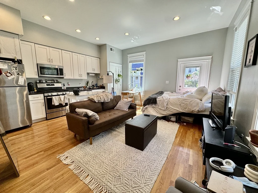Studio bed, 1 bath apartment for rent at 405 South Huntington Ave Unit 1Rear, Jamaica Plain