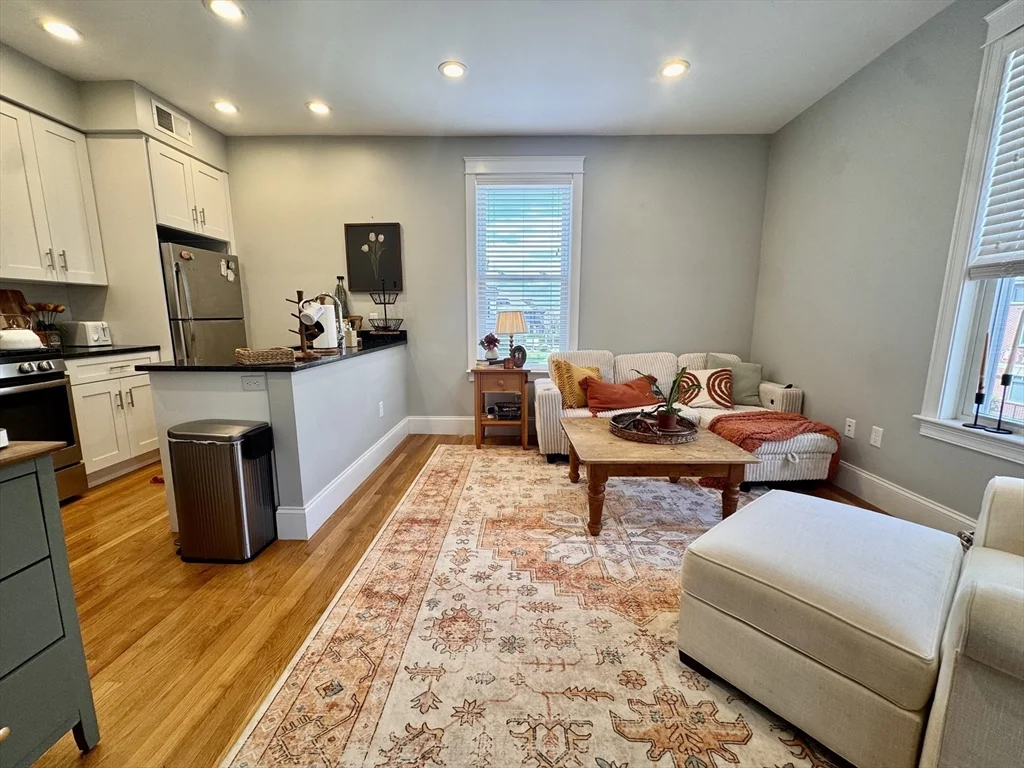 1 bed, 1 bath apartment for rent at 405 South Huntington Ave Unit 2R, Jamaica Plain — photo 2 of 12
