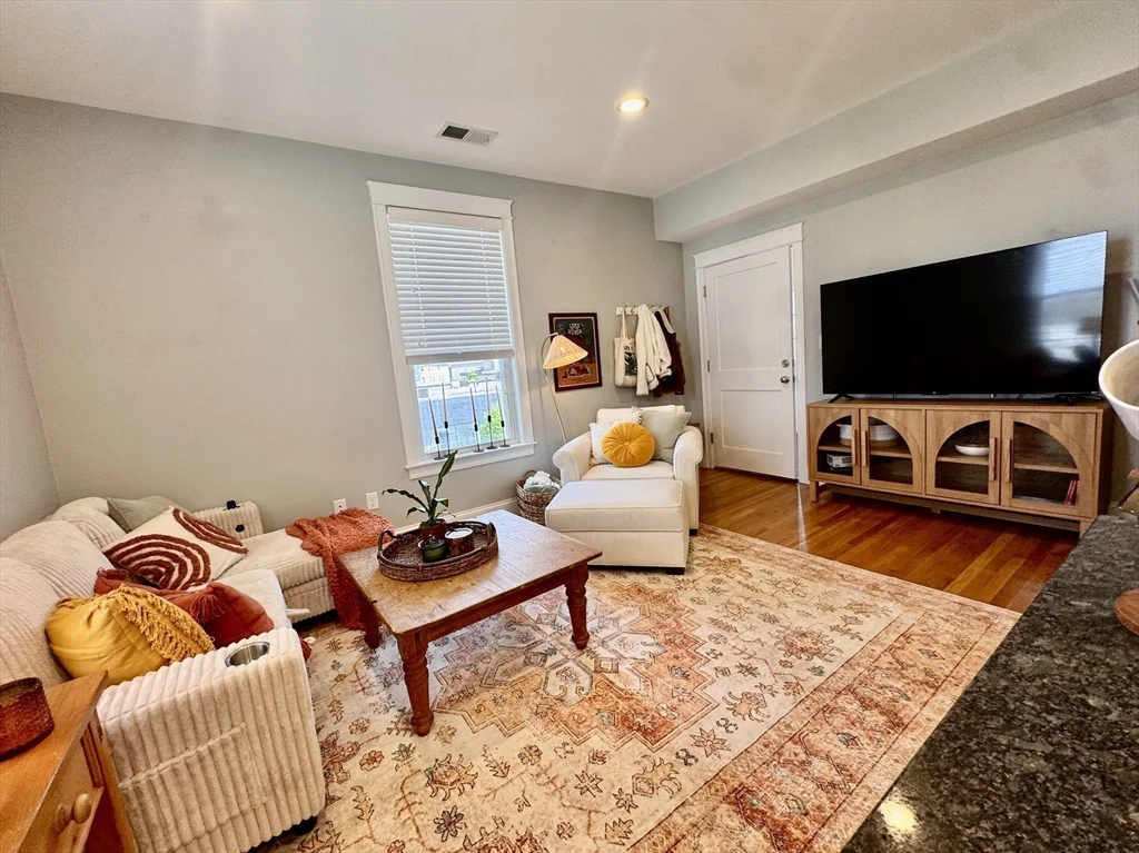 1 bed, 1 bath apartment for rent at 405 South Huntington Ave Unit 2R, Jamaica Plain — photo 5 of 12