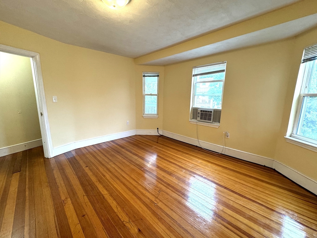 2 bed, 1 bath apartment for rent at 4057 Washington St Unit 2, Roslindale — photo 5 of 26