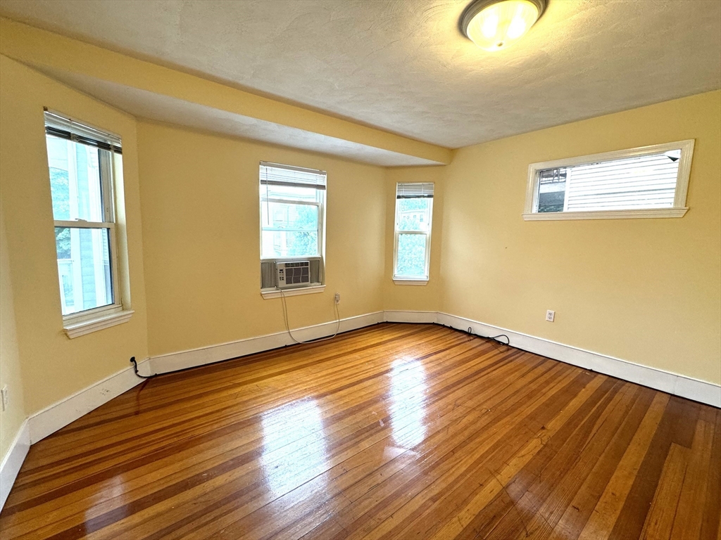 2 bed, 1 bath apartment for rent at 4057 Washington St Unit 2, Roslindale — photo 4 of 26