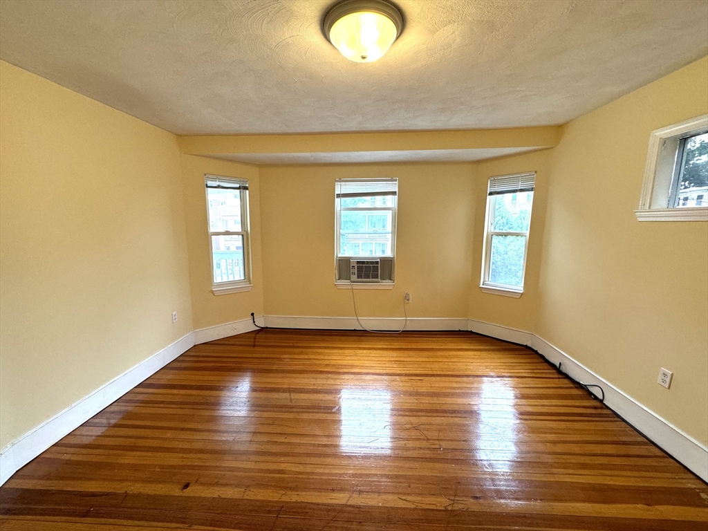 2 bed, 1 bath apartment for rent at 4057 Washington St Unit 2, Roslindale — photo 7 of 26