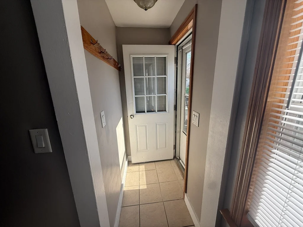 4 bed, 1 bath apartment for rent at 406-408 Court St Unit 406, Plymouth — photo 4 of 21