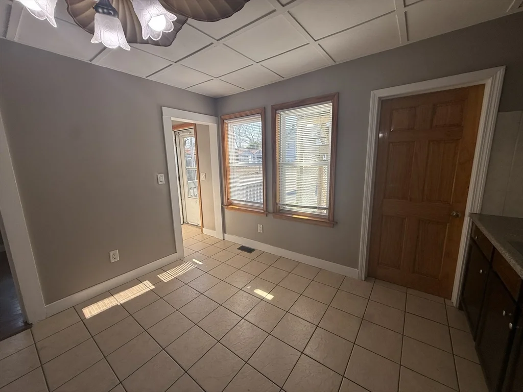 4 bed, 1 bath apartment for rent at 406-408 Court St Unit 406, Plymouth — photo 8 of 21