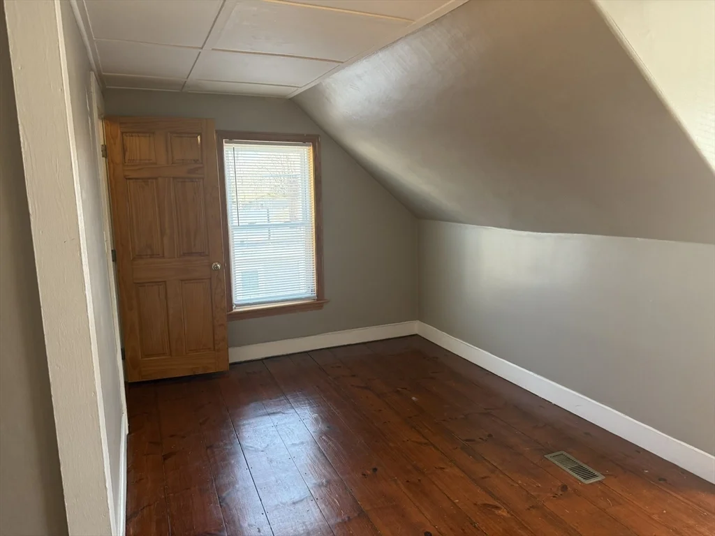 4 bed, 1 bath apartment for rent at 406-408 Court St Unit 406, Plymouth — photo 16 of 21
