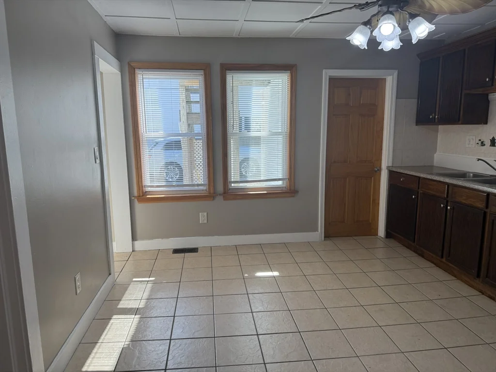 4 bed, 1 bath apartment for rent at 406-408 Court St Unit 406, Plymouth — photo 7 of 21
