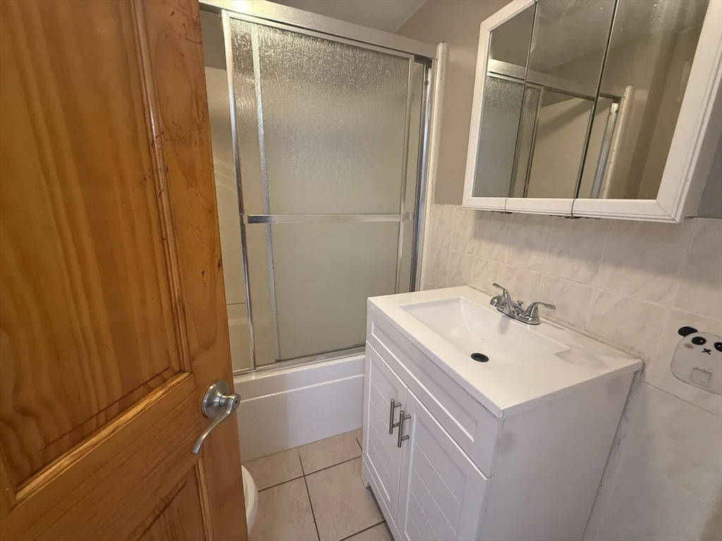 4 bed, 1 bath apartment for rent at 406-408 Court St Unit 406, Plymouth — photo 9 of 21