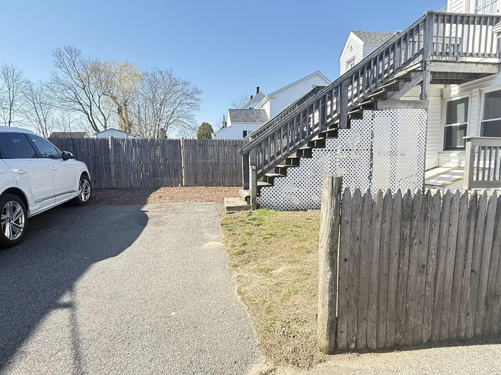 4 bed, 1 bath apartment for rent at 406-408 Court St Unit 406, Plymouth — photo 3 of 21