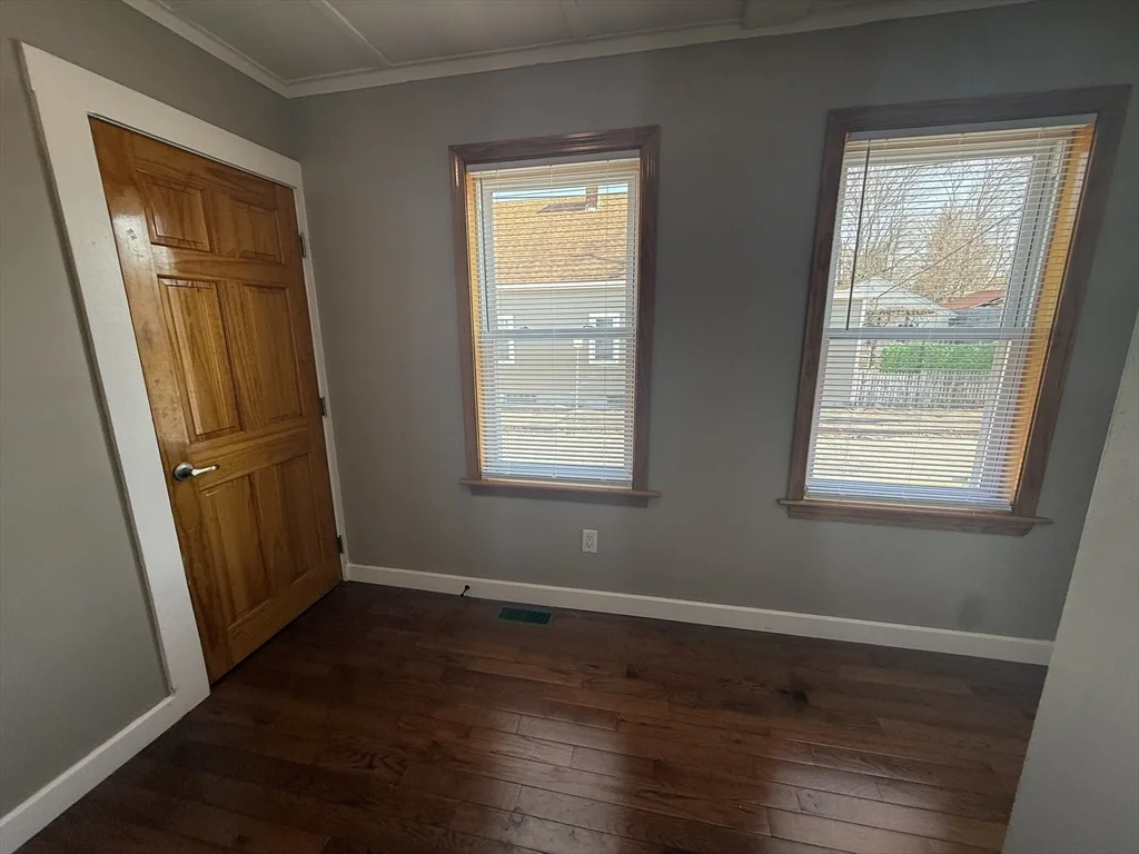 4 bed, 1 bath apartment for rent at 406-408 Court St Unit 406, Plymouth — photo 11 of 21