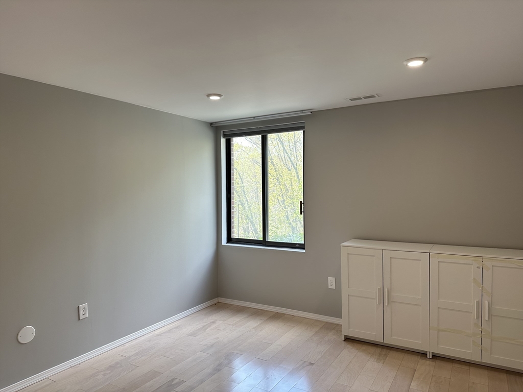 1 bed, 1 bath apartment for rent at 406 Paradise Rd Unit 1N, Swampscott — photo 18 of 36