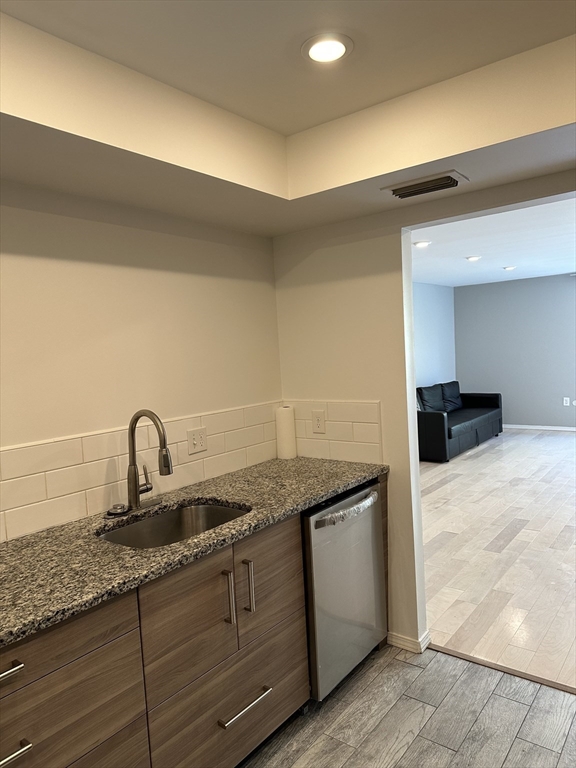 1 bed, 1 bath apartment for rent at 406 Paradise Rd Unit 1N, Swampscott — photo 6 of 36