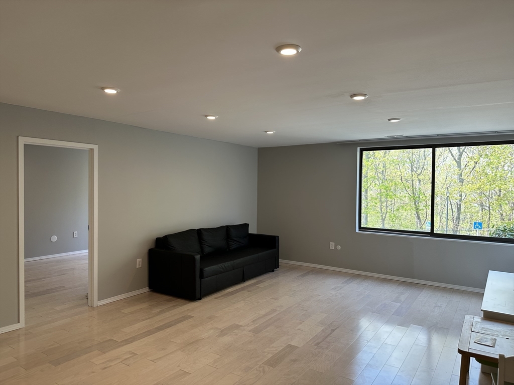 1 bed, 1 bath apartment for rent at 406 Paradise Rd Unit 1N, Swampscott — photo 8 of 36
