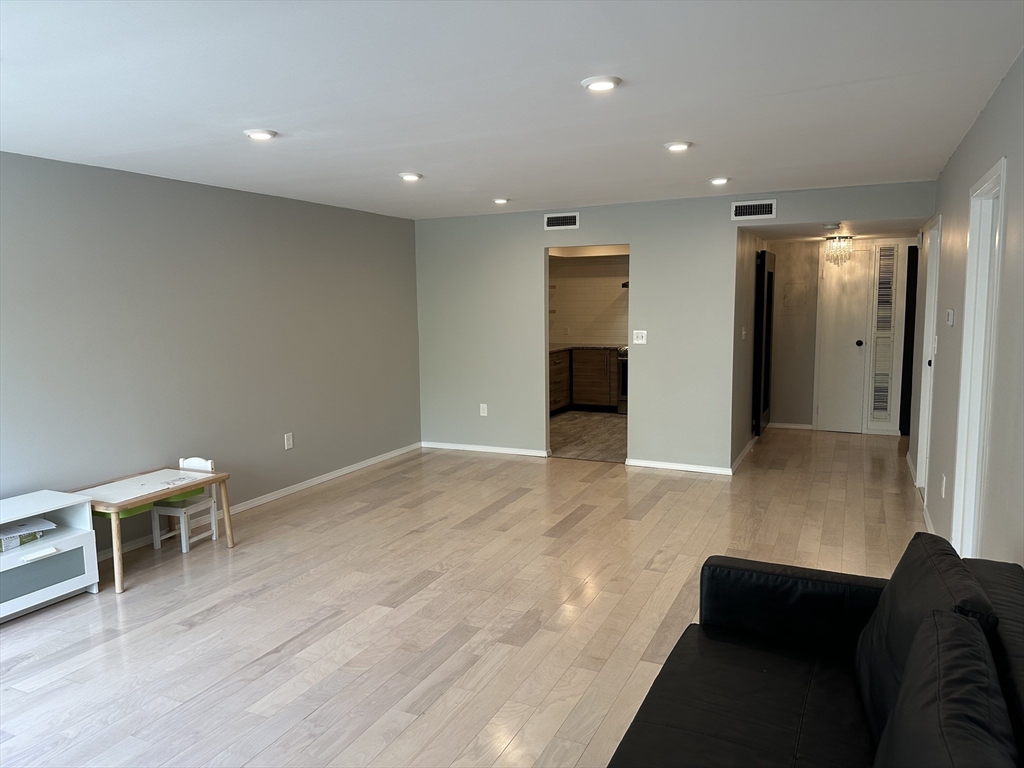 1 bed, 1 bath apartment for rent at 406 Paradise Rd Unit 1N, Swampscott — photo 10 of 36