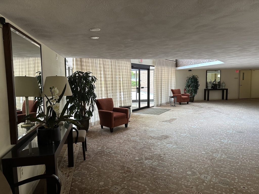 1 bed, 1 bath apartment for rent at 406 Paradise Rd Unit 1N, Swampscott — photo 3 of 36