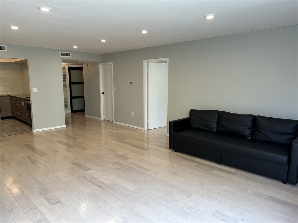1 bed, 1 bath apartment for rent at 406 Paradise Rd Unit 1N, Swampscott — photo 9 of 36
